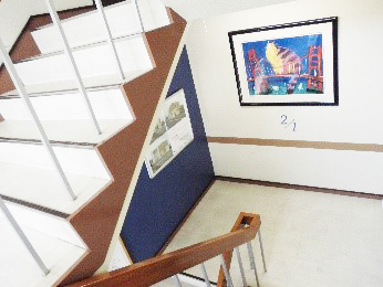 マイケル・ルーのファジーオンGGブリッジ階段踊り場